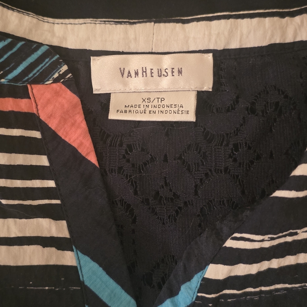 Van Heusen Sleeveless Blouse Black White Print Lightweight Office Top Size XS - Picture 3 of 5